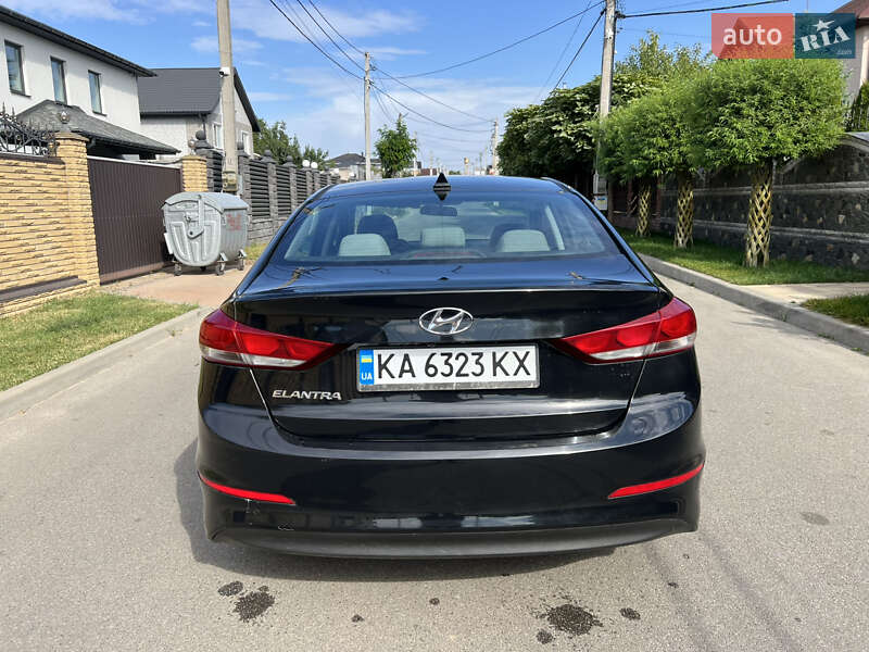 Седан Hyundai Elantra 2017 в Киеве