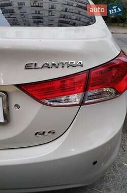 Седан Hyundai Elantra 2011 в 