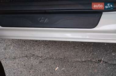 Седан Hyundai Elantra 2011 в 
