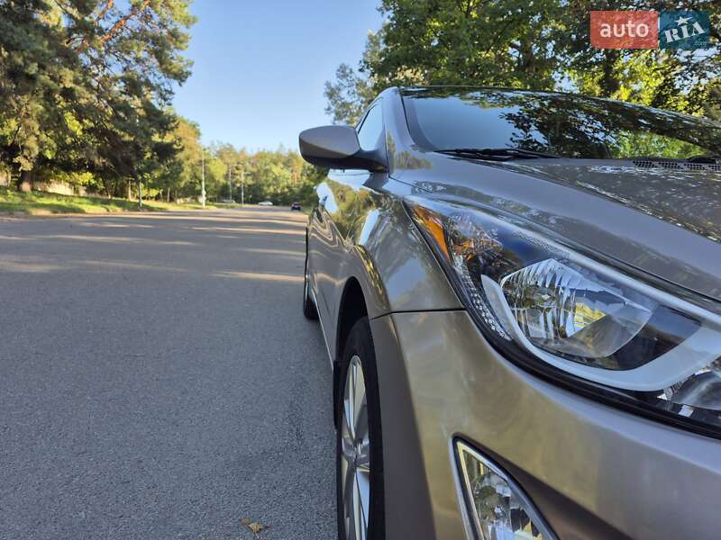 Седан Hyundai Elantra 2014 в Киеве