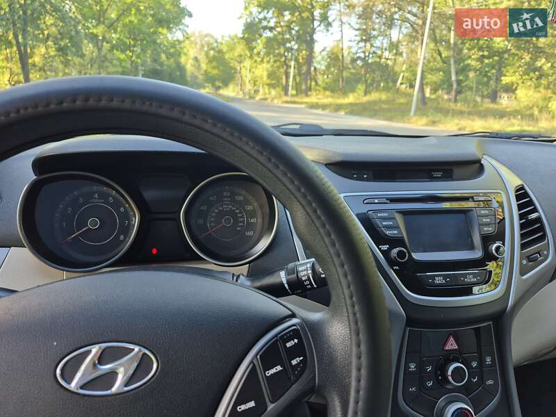 Седан Hyundai Elantra 2014 в Киеве