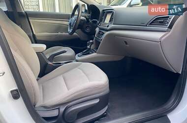 Седан Hyundai Elantra 2016 в 