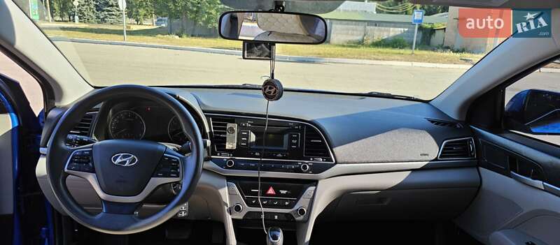 Седан Hyundai Elantra 2016 в Лубнах