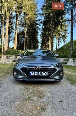 Седан Hyundai Elantra 2018 в Черкасах