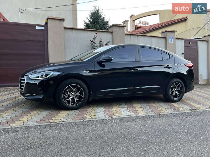 Седан Hyundai Elantra 2016 в Одессе