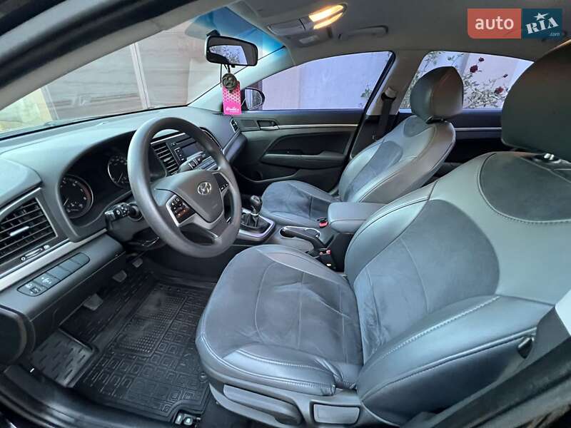 Седан Hyundai Elantra 2016 в Одессе