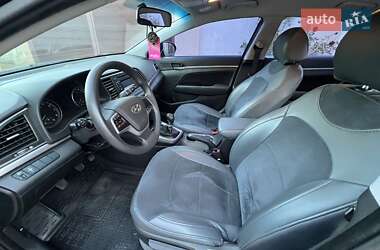 Седан Hyundai Elantra 2016 в 