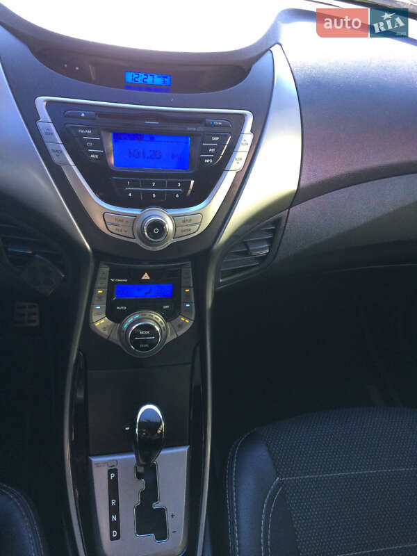 Седан Hyundai Elantra 2013 в Киеве
