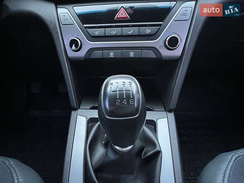 Седан Hyundai Elantra 2016 в Одессе