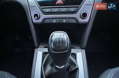 Седан Hyundai Elantra 2016 в 
