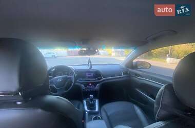 Седан Hyundai Elantra 2018 в 
