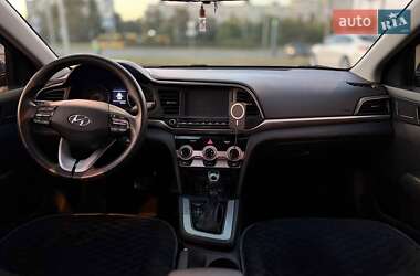 Седан Hyundai Elantra 2019 в 