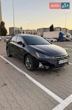 Седан Hyundai Elantra 2019 в 