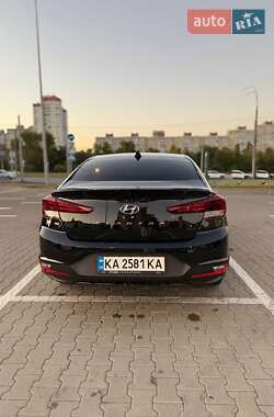 Седан Hyundai Elantra 2019 в 