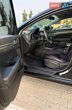 Седан Hyundai Elantra 2019 в 