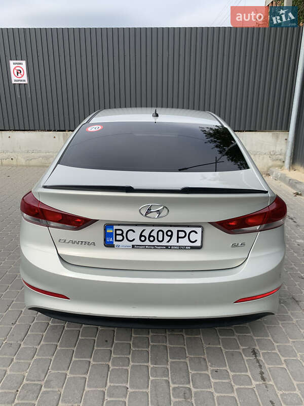 Седан Hyundai Elantra 2018 в Винниках