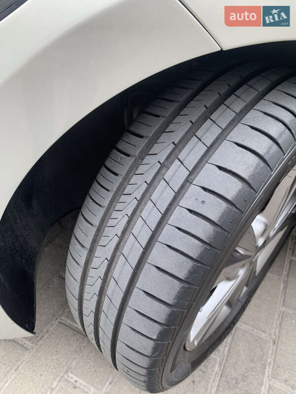 Седан Hyundai Elantra 2018 в Винниках