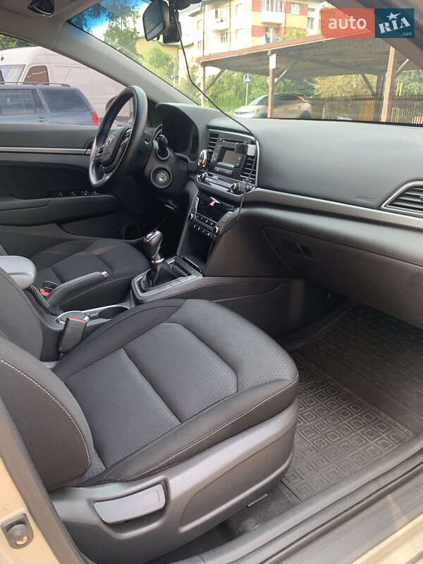 Седан Hyundai Elantra 2018 в Винниках
