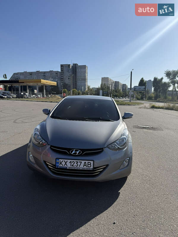 Hyundai Elantra 2013