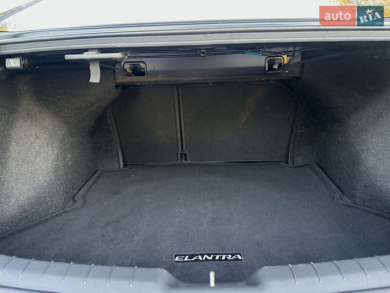 Седан Hyundai Elantra 2019 в Кропивницком