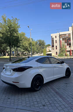 Седан Hyundai Elantra 2015 в 