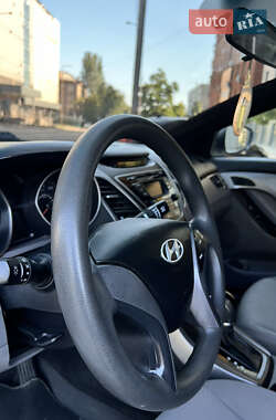 Седан Hyundai Elantra 2015 в 