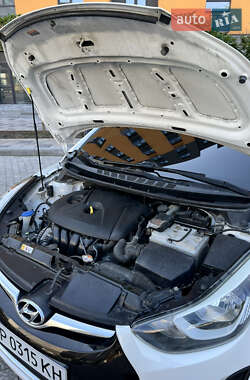 Седан Hyundai Elantra 2015 в 