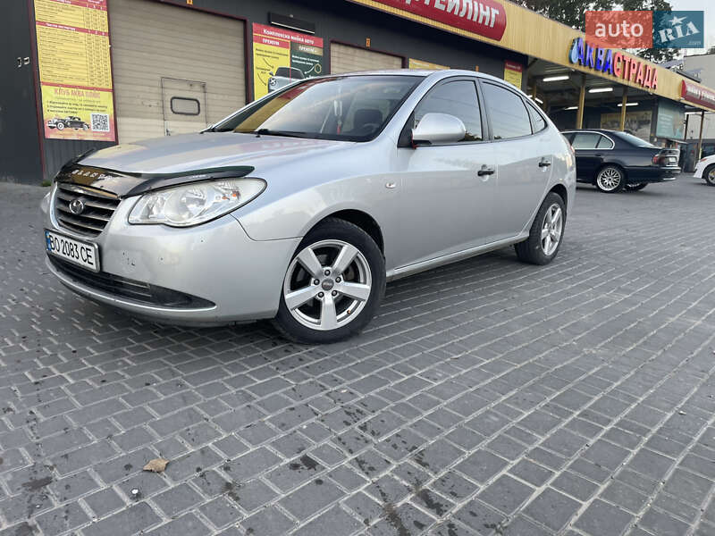 Хэтчбек Hyundai Elantra 2008 в 
