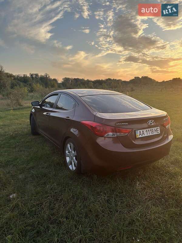 Седан Hyundai Elantra 2012 в Киеве