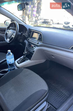 Седан Hyundai Elantra 2017 в 