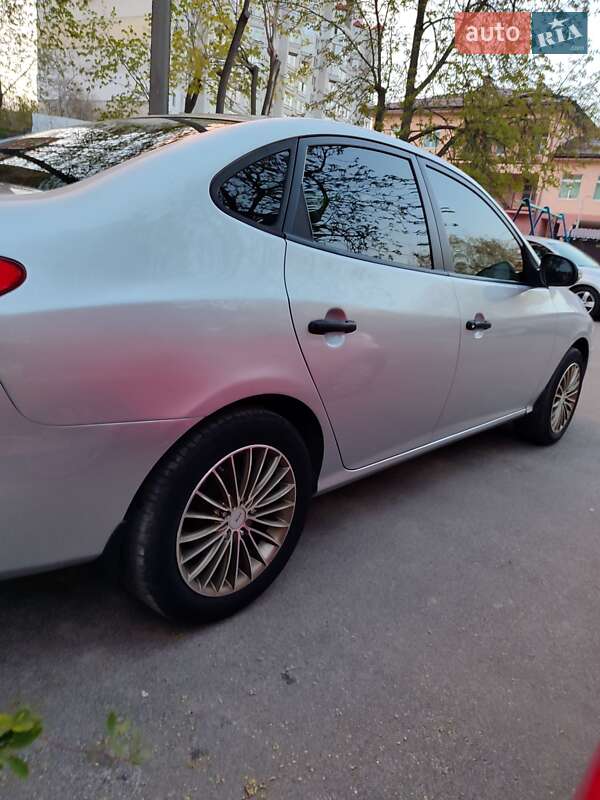 Седан Hyundai Elantra 2010 в Вышгороде