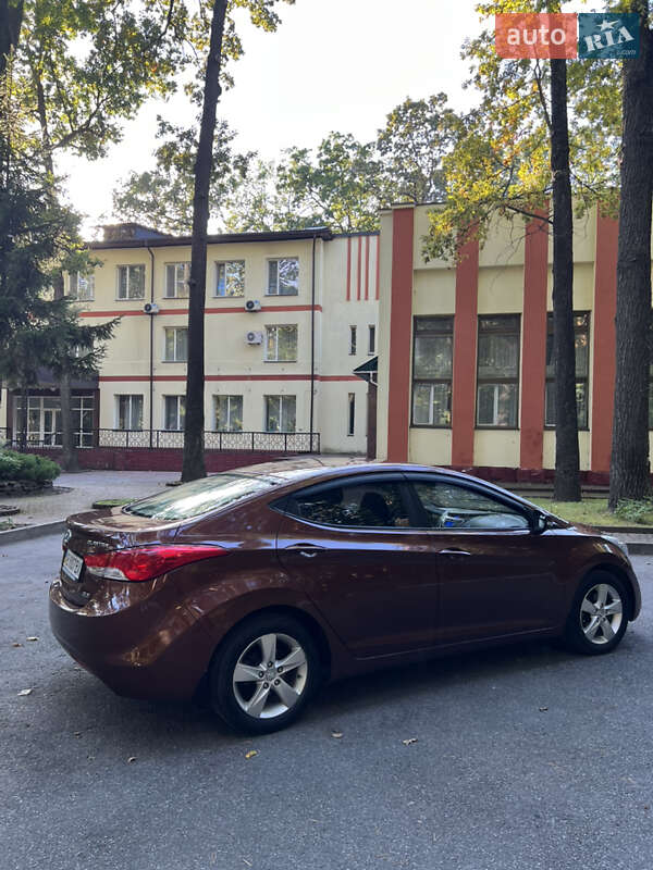 Седан Hyundai Elantra 2013 в Виннице