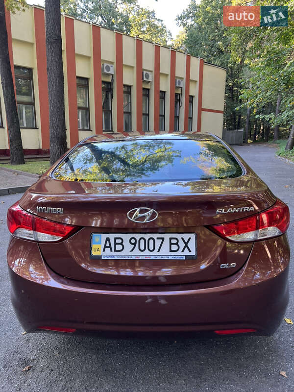 Седан Hyundai Elantra 2013 в Виннице
