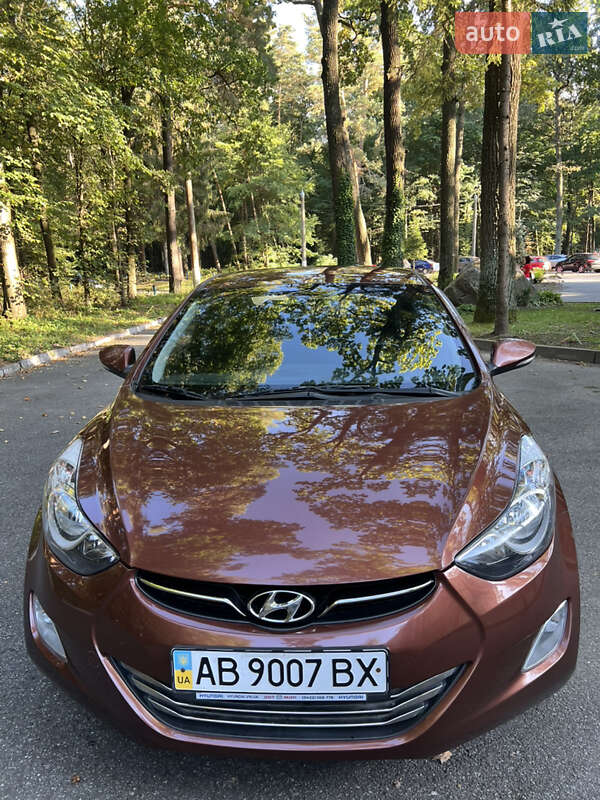 Седан Hyundai Elantra 2013 в Виннице
