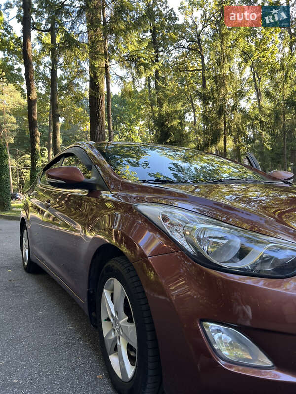 Седан Hyundai Elantra 2013 в Виннице