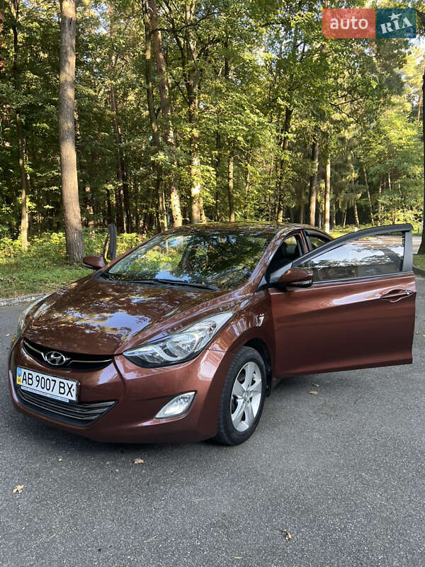 Седан Hyundai Elantra 2013 в Виннице