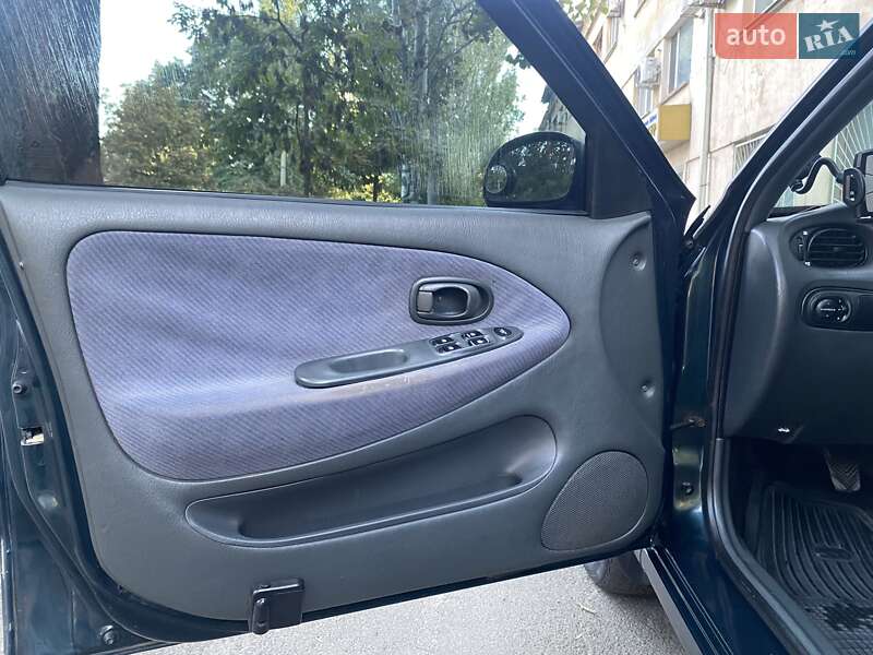 Седан Hyundai Elantra 1999 в Одессе
