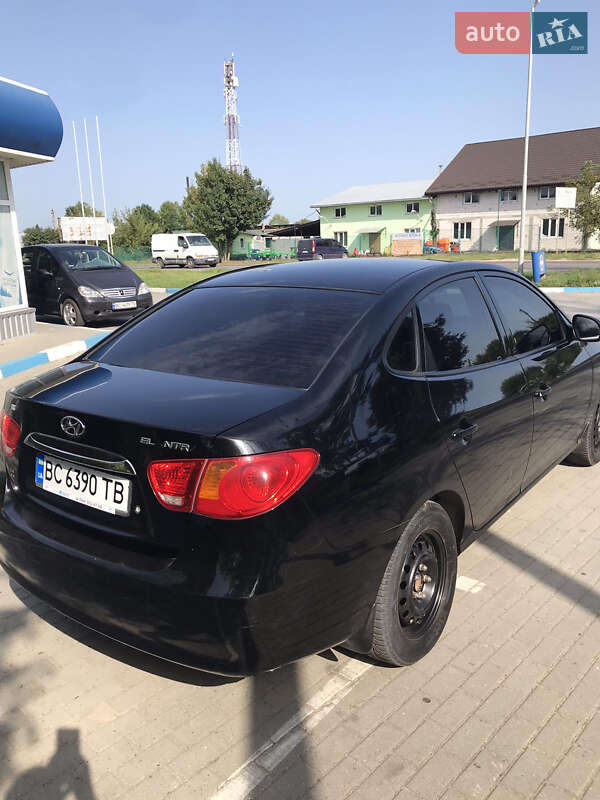 Седан Hyundai Elantra 2010 в Львове