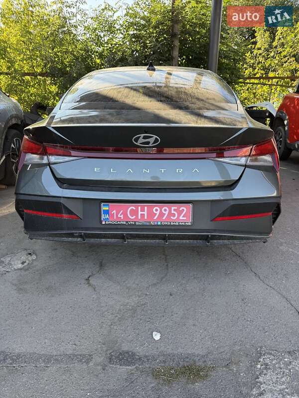 Седан Hyundai Elantra 2024 в Виннице