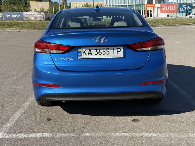 Седан Hyundai Elantra 2016 в Києві