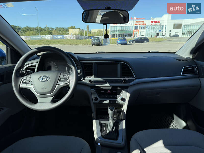 Седан Hyundai Elantra 2016 в Києві