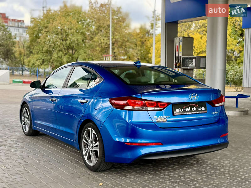 Седан Hyundai Elantra 2016 в Николаеве