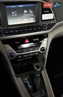 Седан Hyundai Elantra 2016 в Николаеве