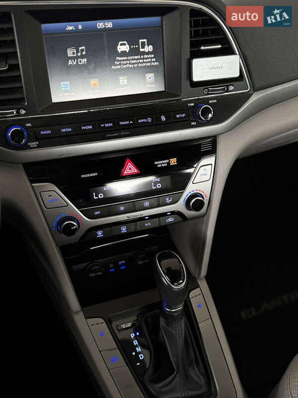 Седан Hyundai Elantra 2016 в Николаеве