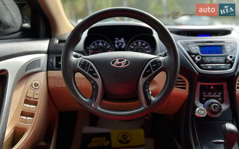 Седан Hyundai Elantra 2013 в Львове