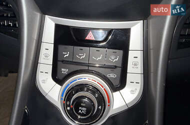 Седан Hyundai Elantra 2012 в 