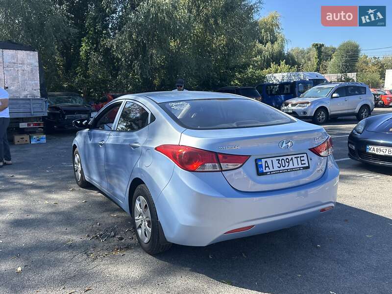 Hyundai Elantra 2013