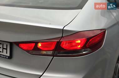 Седан Hyundai Elantra 2016 в 