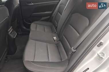 Седан Hyundai Elantra 2016 в 