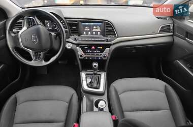 Седан Hyundai Elantra 2016 в 